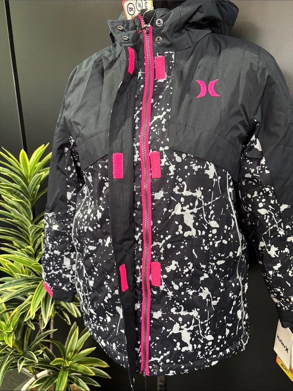 Hurley Phantom Snowboard coat,hood,powder skirt,heat mesh,cold seal,water resist